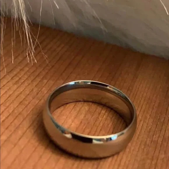 Gold ring - Picture 1 of 1